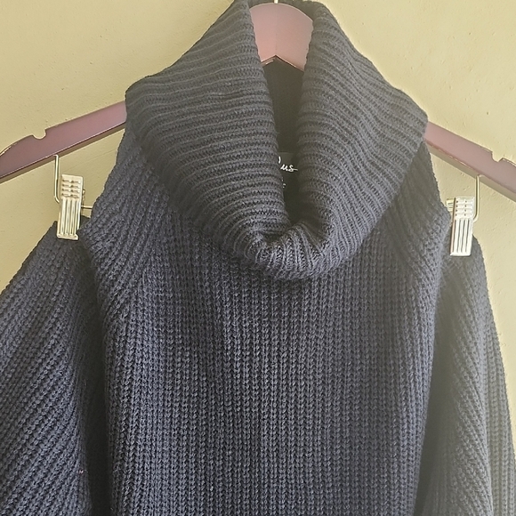 Cozy Charcoal Ribbed Knit Sweater Dress le The tape of the Belt is missin - Picture 5 of 10